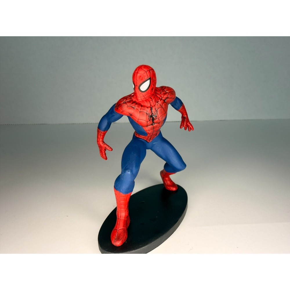 Marvel Spider-Man PVC Figure Disney Store 2015 Statue Figurine with Base - Picture 3 of 4